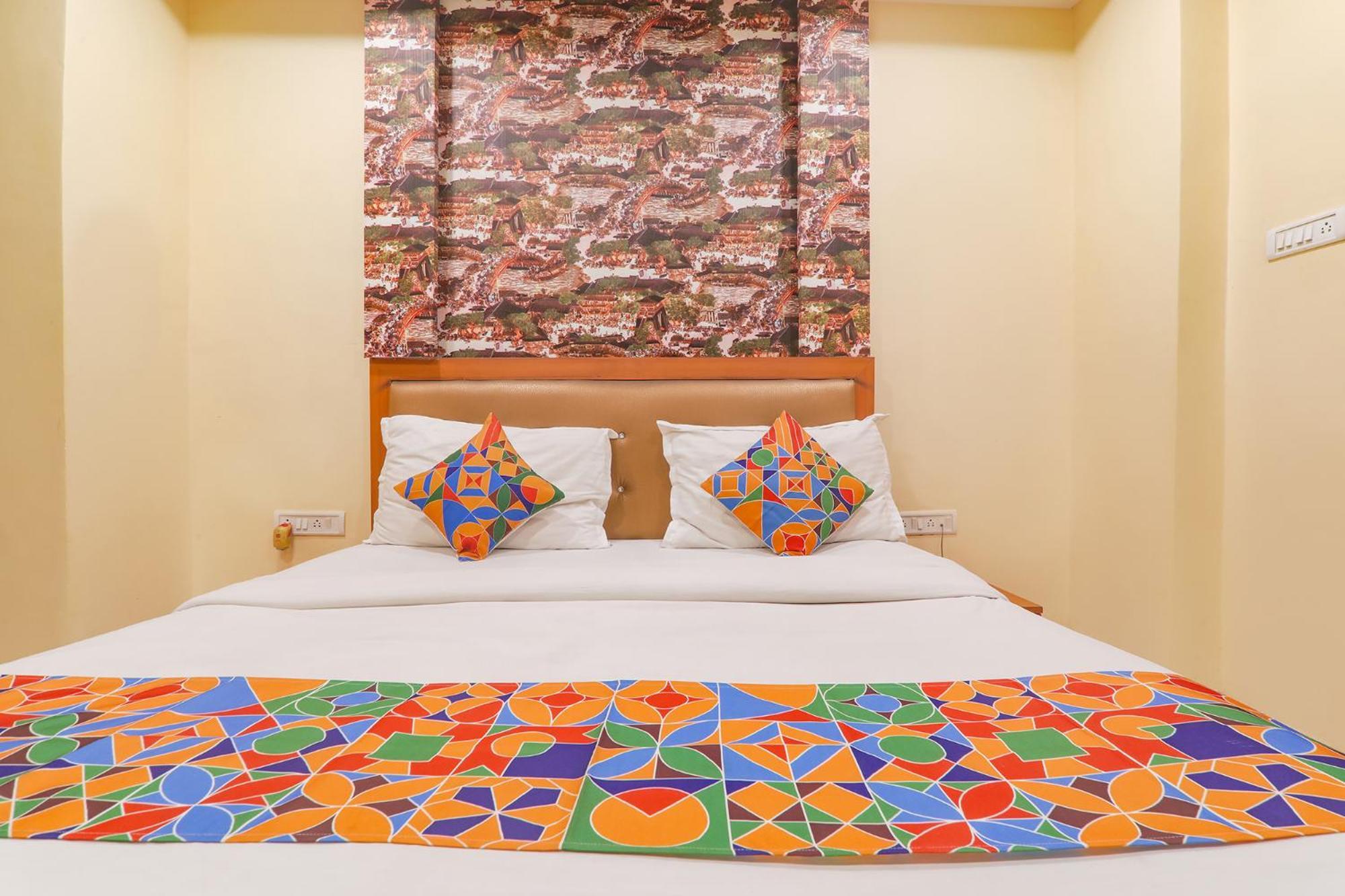 Fabhotel Swarn Banquet Kakarmatha Exterior foto