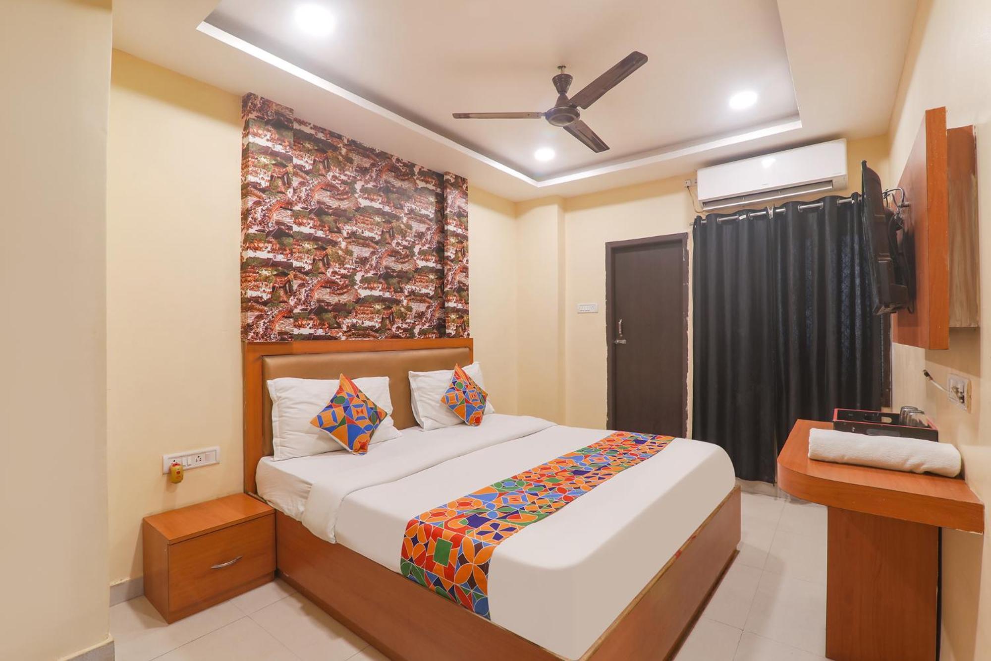 Fabhotel Swarn Banquet Kakarmatha Exterior foto