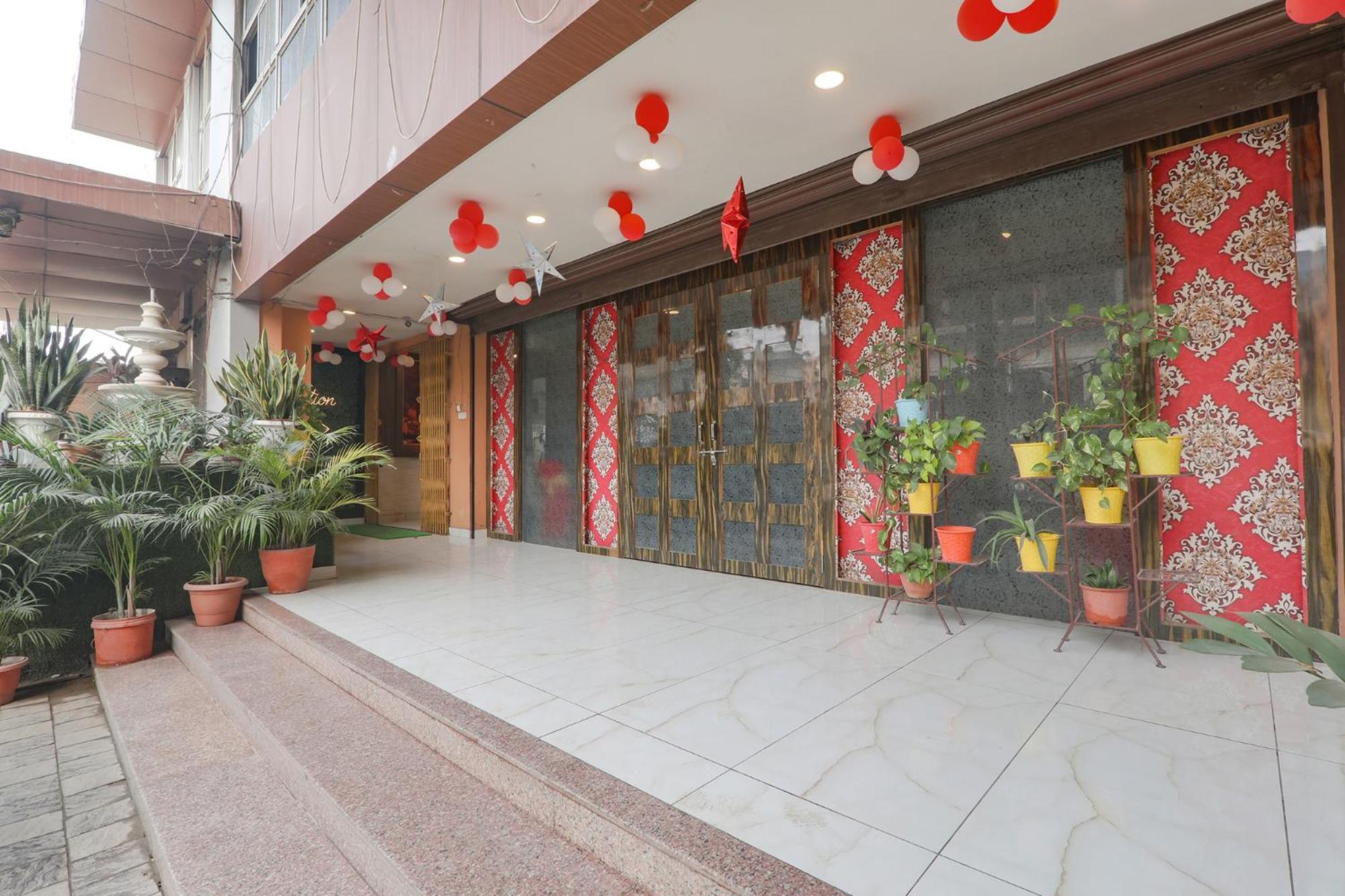 Fabhotel Swarn Banquet Kakarmatha Exterior foto